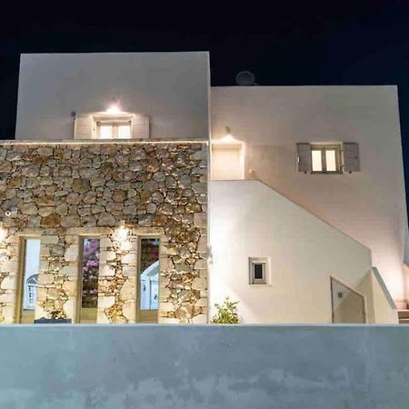 In The Heart Of Fira & Free Pool - Nychteri Suite Eksteriør billede