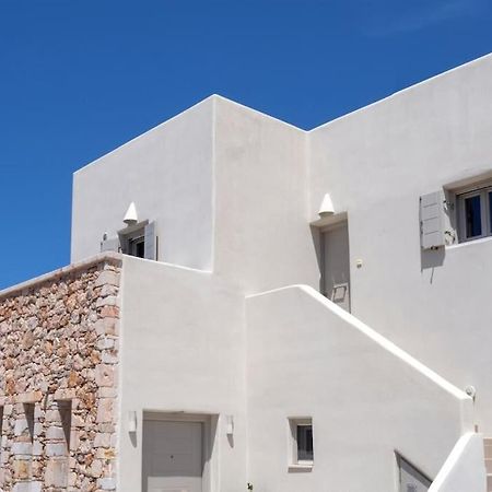 In The Heart Of Fira & Free Pool - Nychteri Suite Eksteriør billede