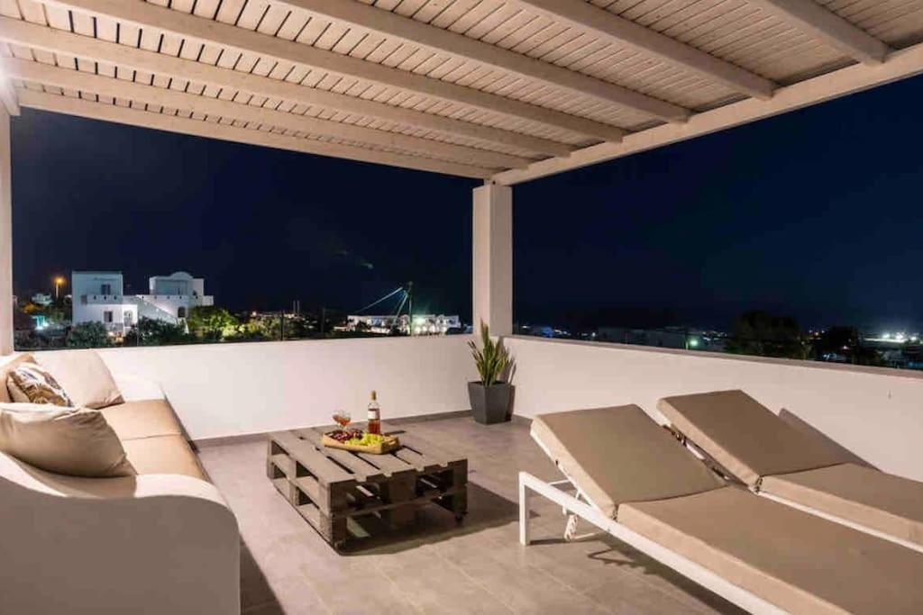 In The Heart Of Fira & Free Pool - Nychteri Suite Eksteriør billede