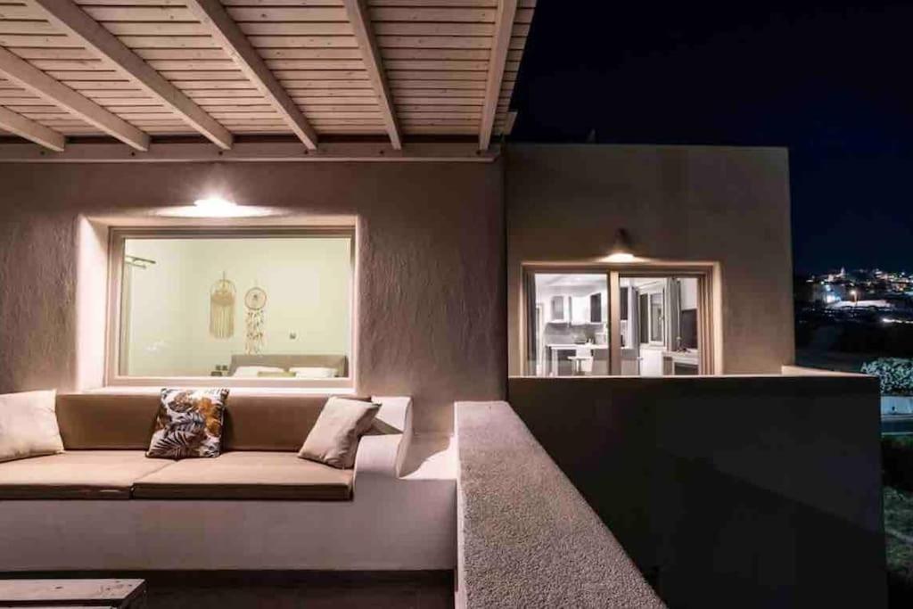 In The Heart Of Fira & Free Pool - Nychteri Suite Eksteriør billede