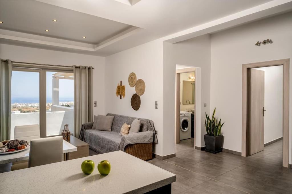 In The Heart Of Fira & Free Pool - Nychteri Suite Eksteriør billede