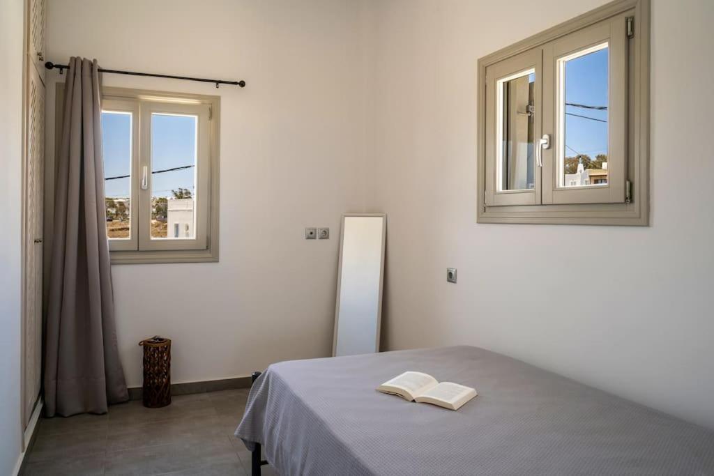 In The Heart Of Fira & Free Pool - Nychteri Suite Eksteriør billede